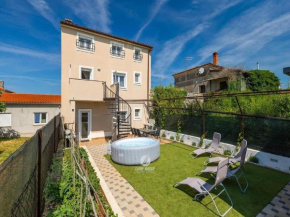 Spacious home with bubble bath and garden, Vodnjan